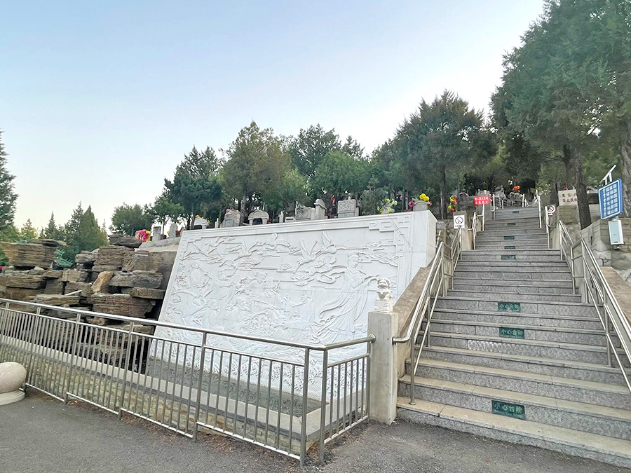 归山陵园特色墓区附近风景