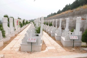 归山陵园区位优势与四季景观特色解析